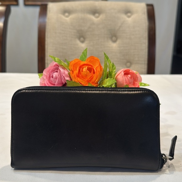 Authentic Prada zippy wallet - Picture 2 of 11